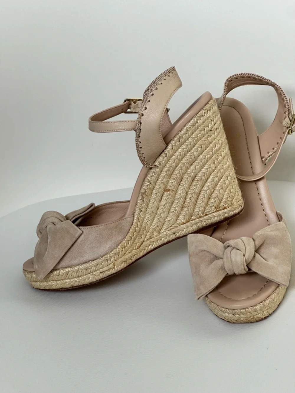 Kate Spade Women’s Beige Suede Knotted Bow Espadrille Wedge Sandals Size 7.5 M - Picture 4 of 16